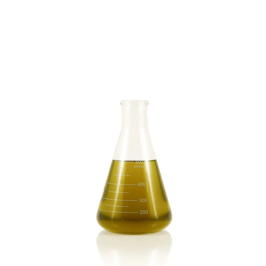Φαρμακευτικό Έλαιο Arnica για χτυπήματα, πόνους &amp; μελανιές σε δοκιμαστικό σωλήνα 